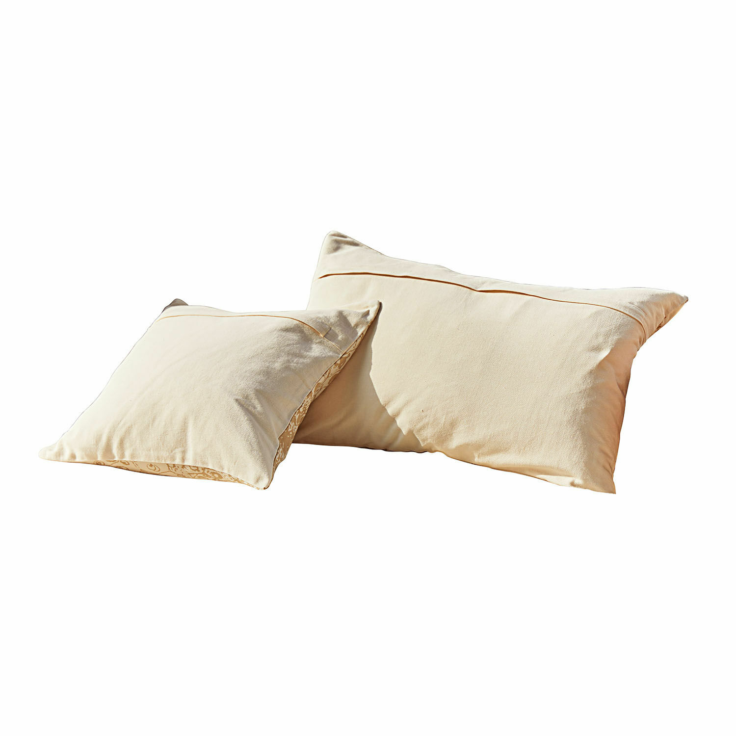 Beige Baumwoll-Dekokissen mit feiner Naht, weich und stilvoll für das Wohnzimmer