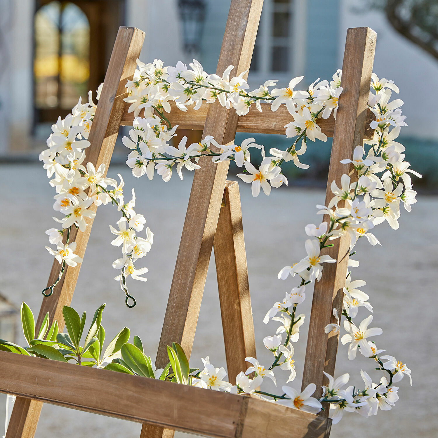 Lichterkette 2er Set Lentilly Holzgitter mit weißen künstlichen Blumen und grünen Blättern als Gartendekoration im Freien