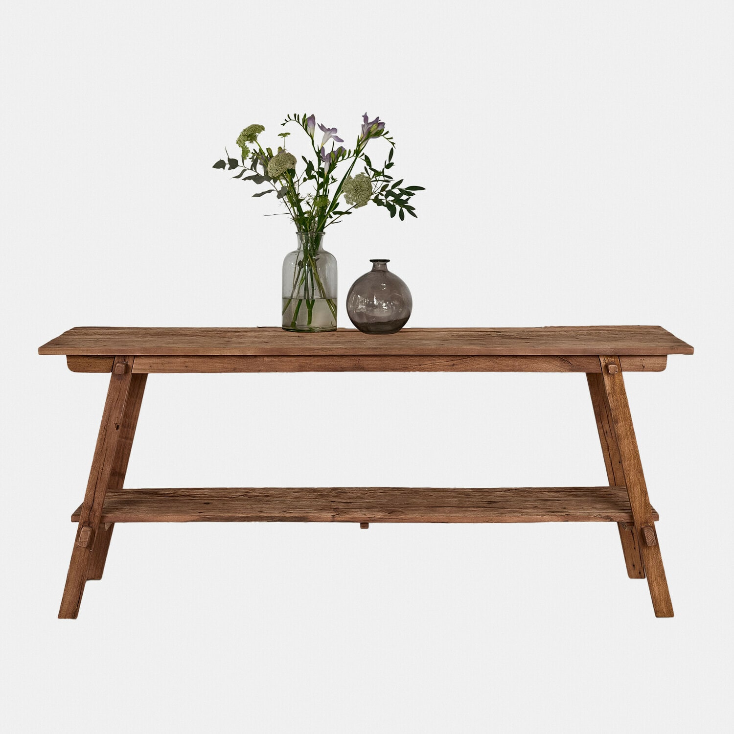 Konsole Brévonne Rustikaler Holztisch in Naturholz mit Ablage und Blumendekoration darauf