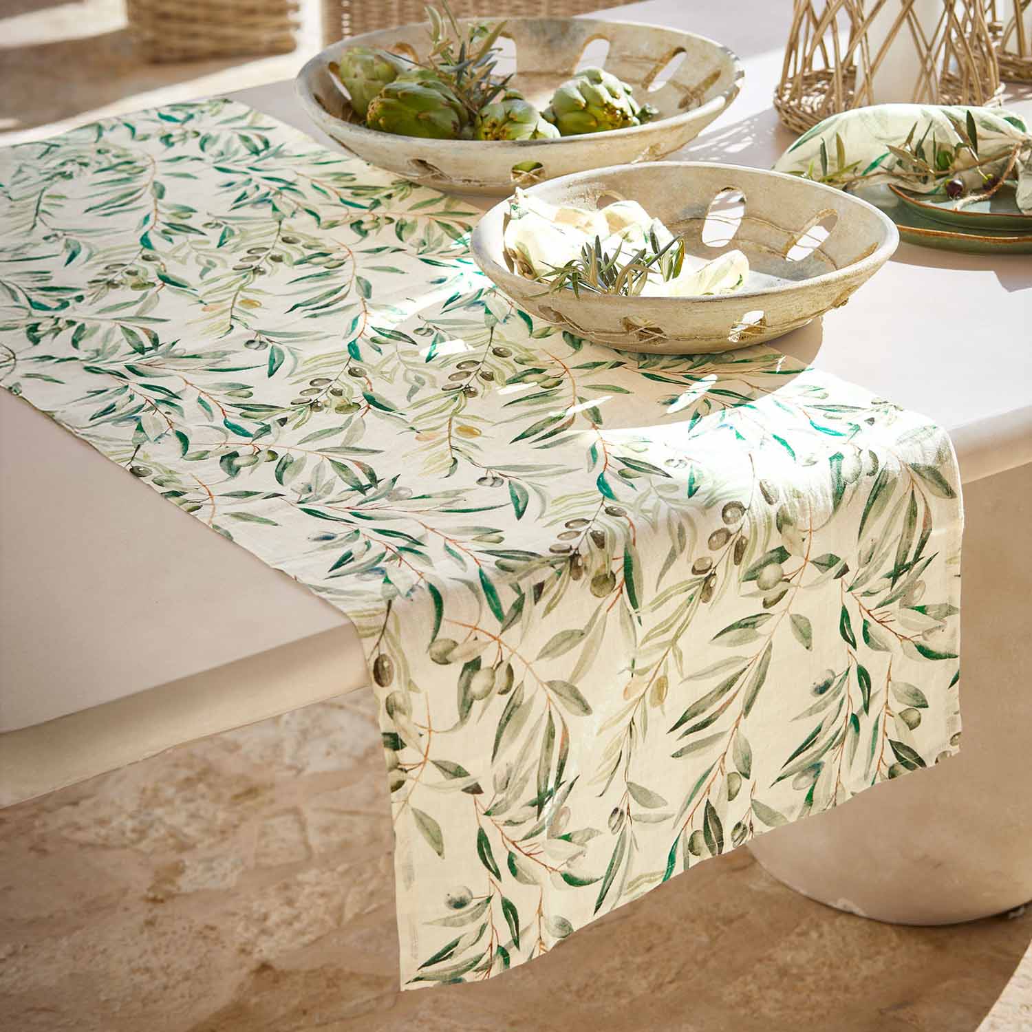 Tischläufer aus Baumwolle in Creme mit grünem Olivenblattmuster, stilvolle Tischdekoration