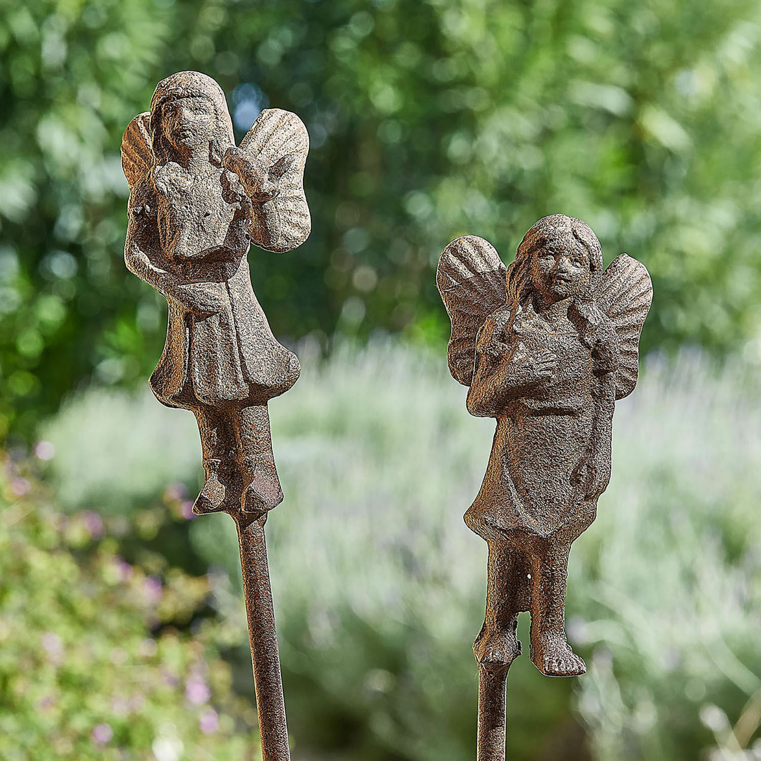 Gartenstab 2er Set Papille Zwei Gartenstecker aus Eisen in Form von Engeln, rustikaler brauner Farbton für Außenbereich