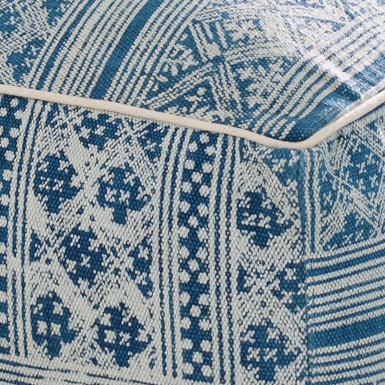 Blau-weiß gemustertes Baumwollgewebe mit geometrischem Design, dekorativer Heimtextilstoff