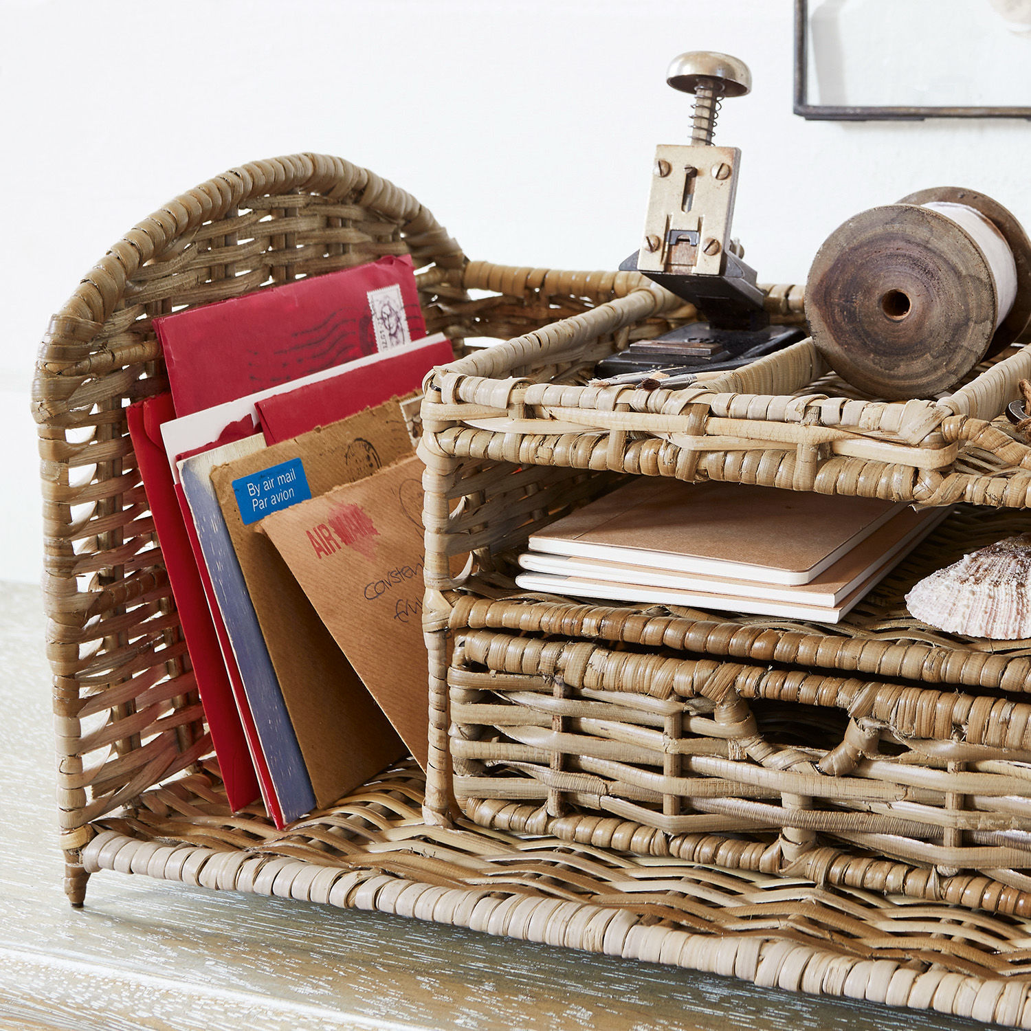 Natürlicher Rattan-Organizer in Beige für Briefe und Notizbücher, praktisch für Büro und Zuhause