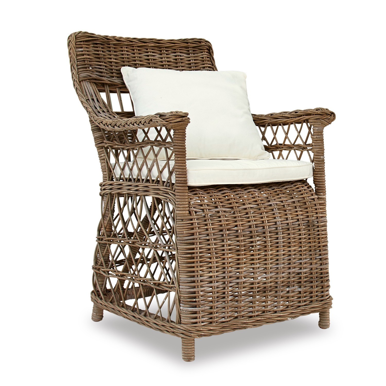 Rattansessel in Naturfarbe mit weißem Kissen, ideal für Wohnzimmer oder Gartenmöbel