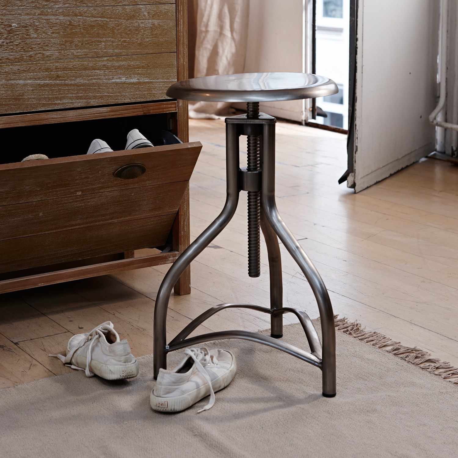 Hocker Evian