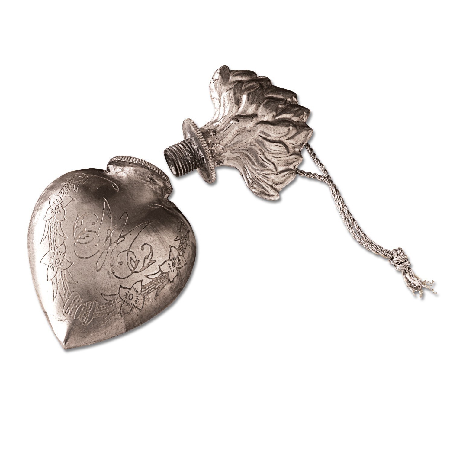 Silbernes Metallherz mit Blumen-Gravur und abnehmbarem Schraubverschluss mit Zierkordel
