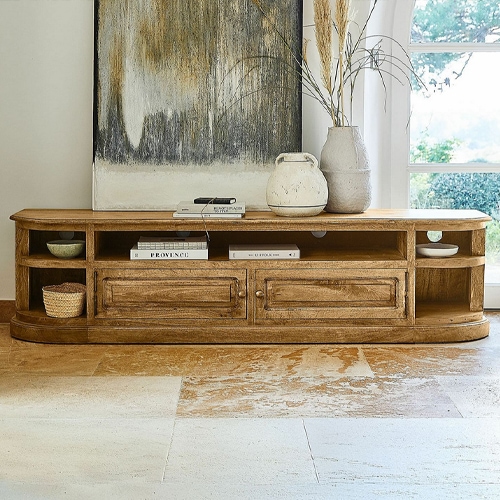 Niedriger TV-Schrank aus Holz in Naturfarbe mit Regalen und Schubladen fürs Wohnzimmer
