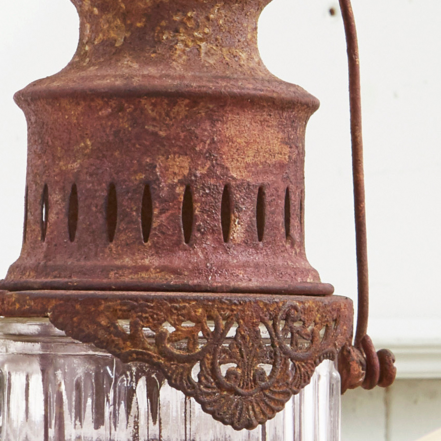 Rustikale Hängeleuchte aus rostigem Metall und Glas, dekorative Vintage-Wandleuchte für Innenräume