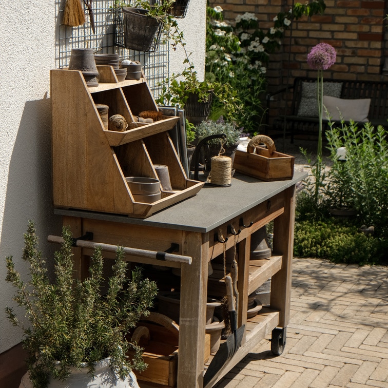 Gartenarbeit mit Stil