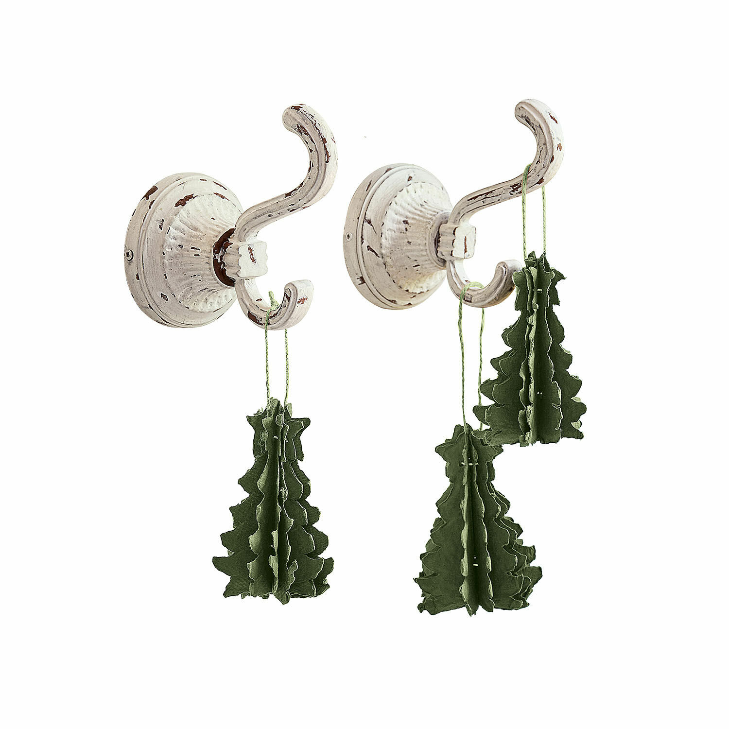 Set aus zwei weißen Metallhaken mit Shabby-Look und grünen Tannenbaum-Dekorationen
