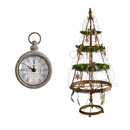 Metall-Wanduhr mit römischen Ziffern und dekorativer Steh-Weihnachtsbaum mit grünen Akzenten
