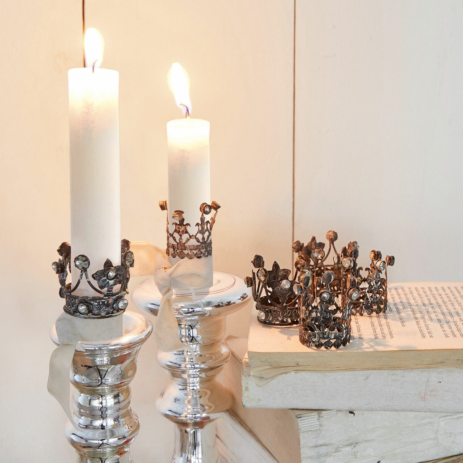 Sierkroon set van 6 Margareta, Filigraine kroontjes, Fonkelende stras, Mooi als versiering voor kaarsen in antiekbruin