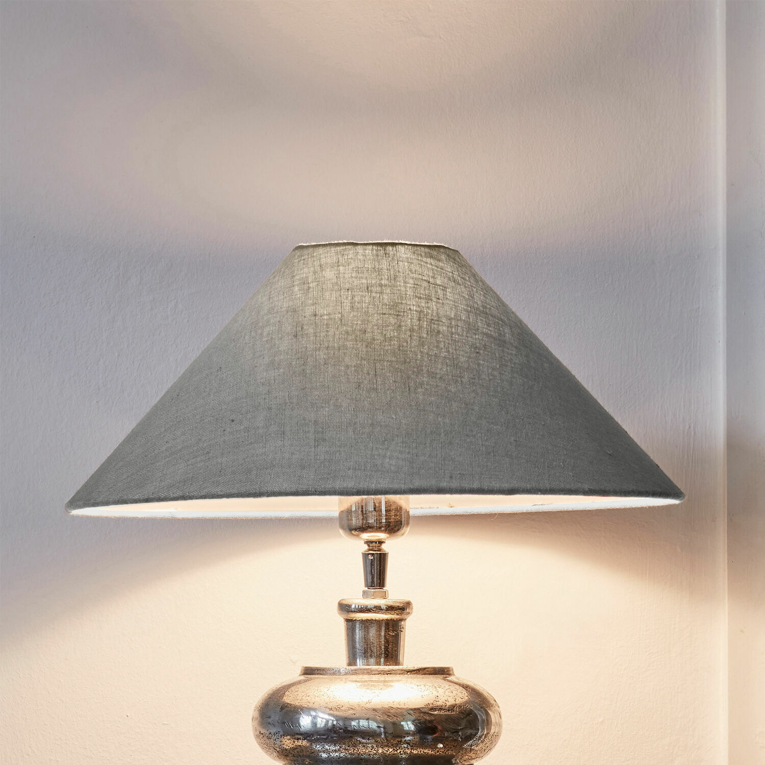Loberon Klosz do lampy Emmera, Do wyboru aksamit lub len, Produkt dostępny w różnych kolorach, Pasuje do lamp z gwintem E27 in taupe