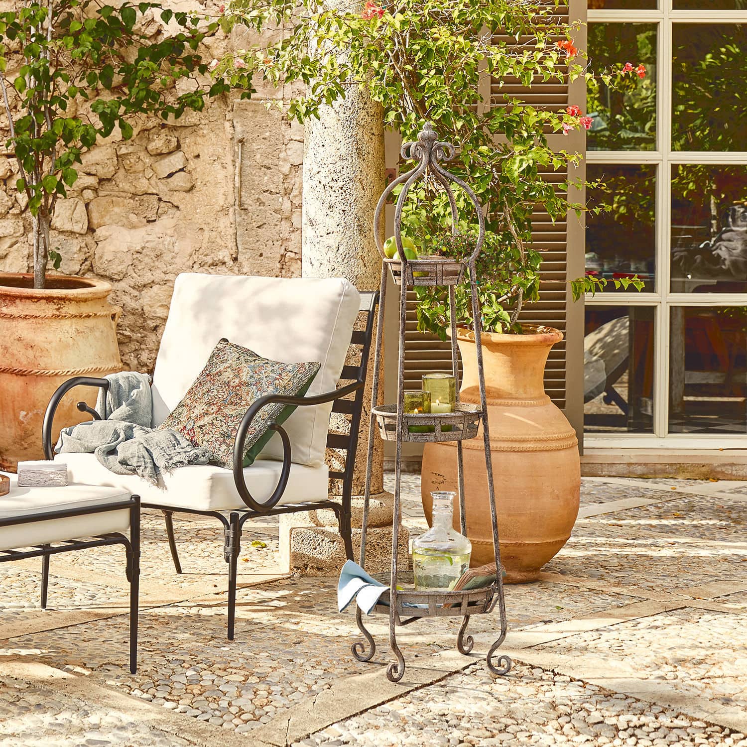 Étagère à plantes Cédrine, Conception solide en métal, Le style shabby chic par excellence, Trois étages en marron vieilli