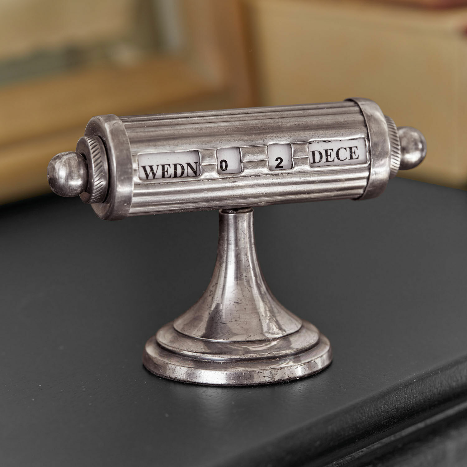 Loberon Kalendarz Olevar, Mosiądz, Postarzane srebrne wykończenie, Prosty mechanizm obrotowy in antyczne srebro