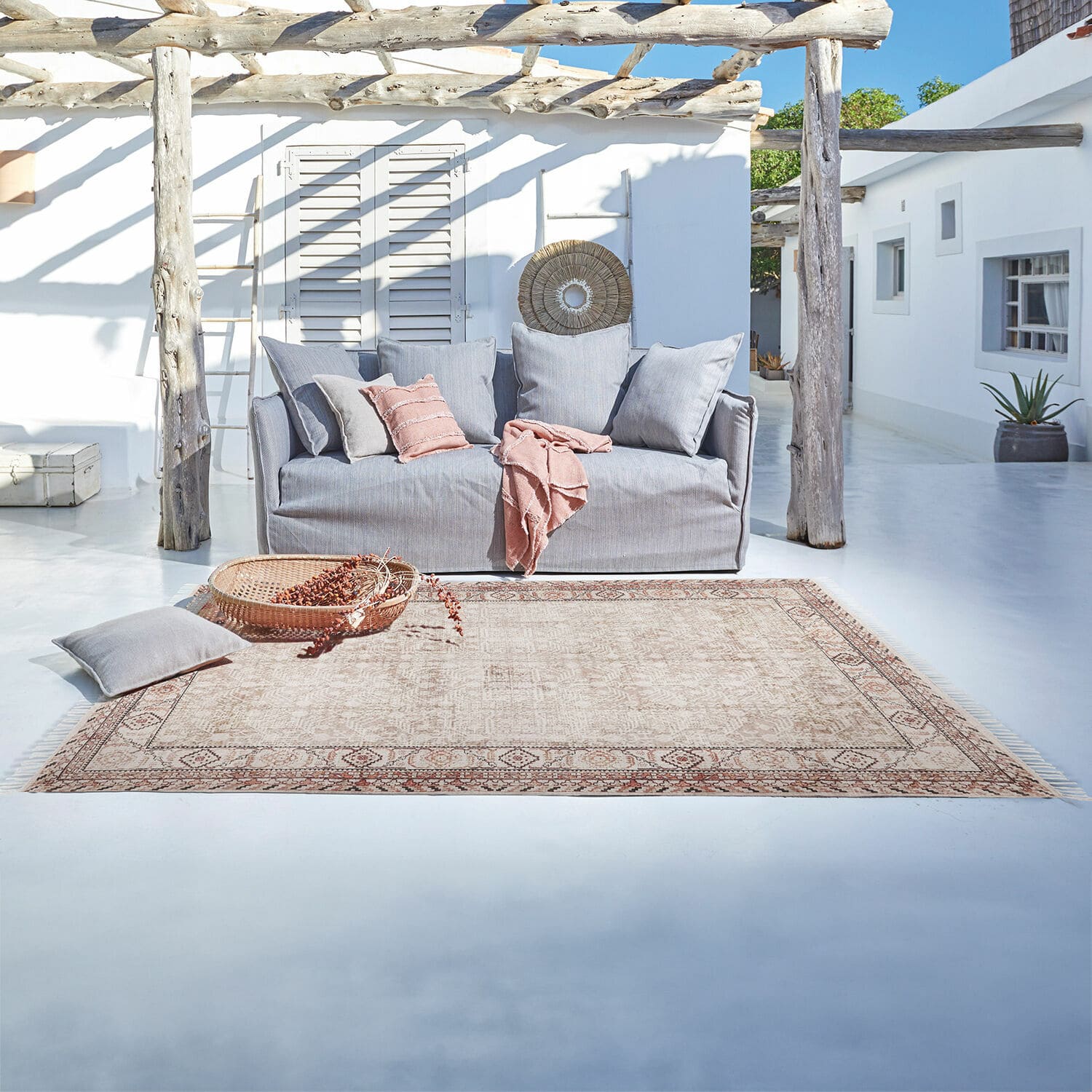 In- & Outdoor-Teppich Bunbury, Wiederaufbereitetes PET, Bedruckt mit Vintage-Aztekendesign, Handgewebt mit Fransen in braun/beige