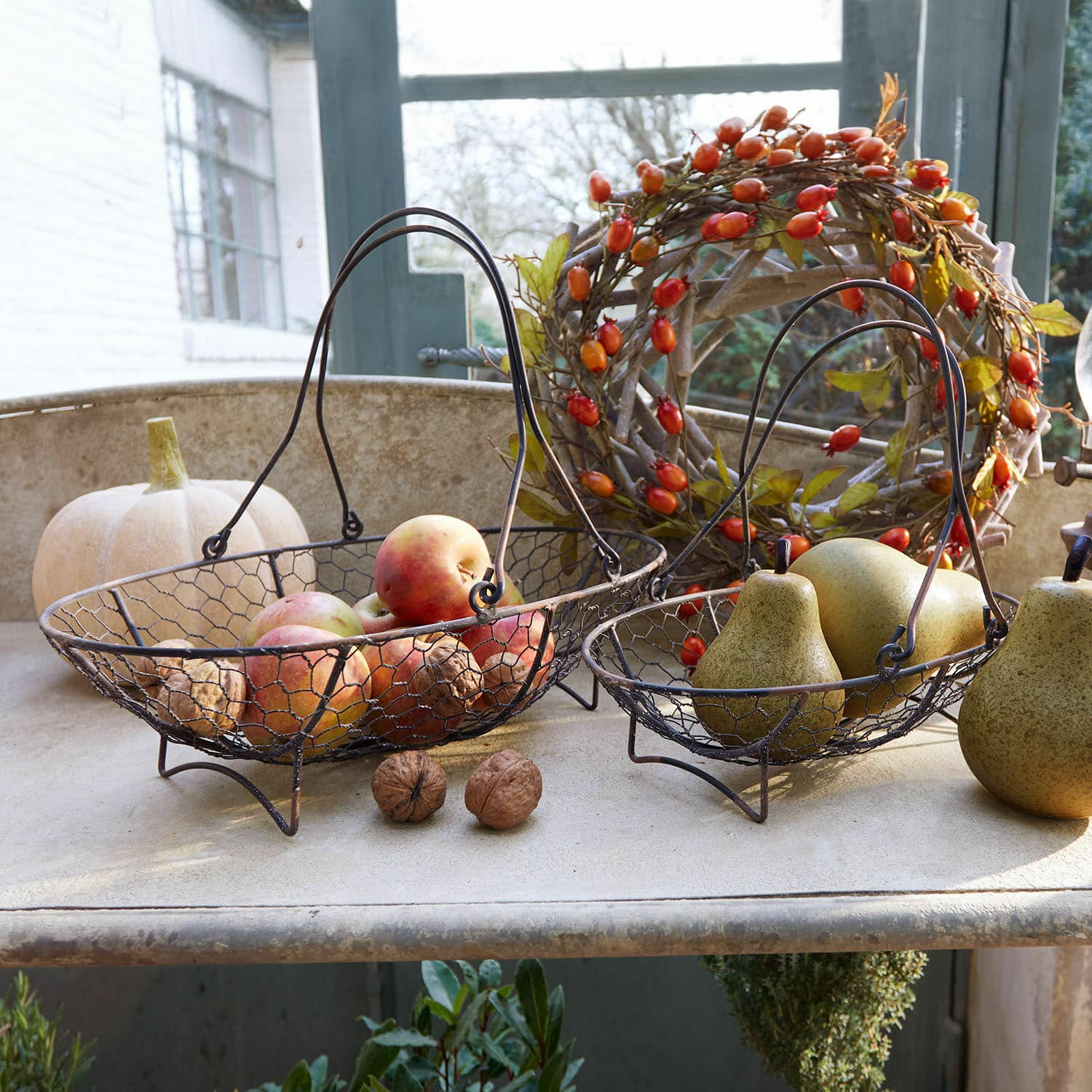 Mand set van 2 Serrie, Nostalgisch design van ijzer, Handgemaakt, Ideaal voor groente en fruit in zwart