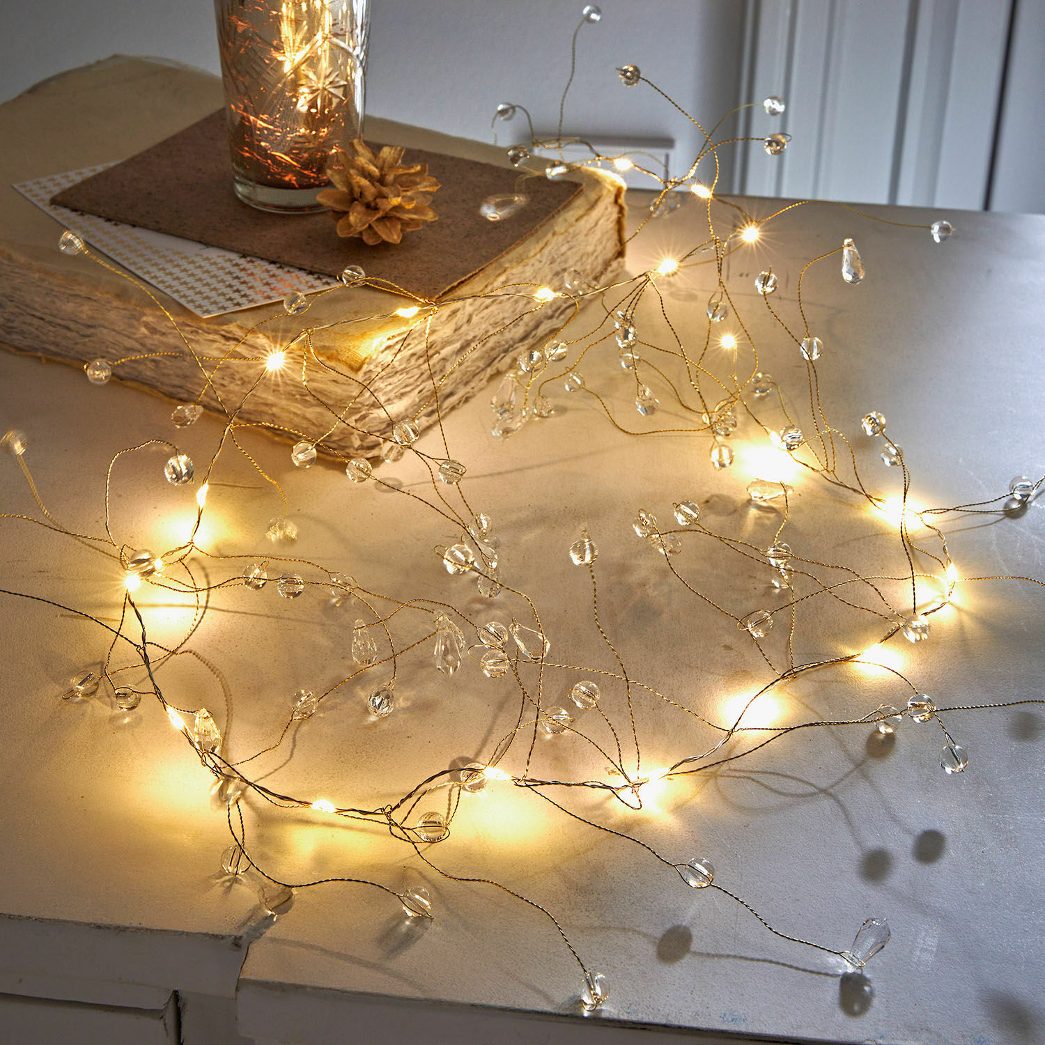 Catena luminosa Ravilor, 20 LED a luce bianca calda, Con accenti a goccia, A batteria in dorato