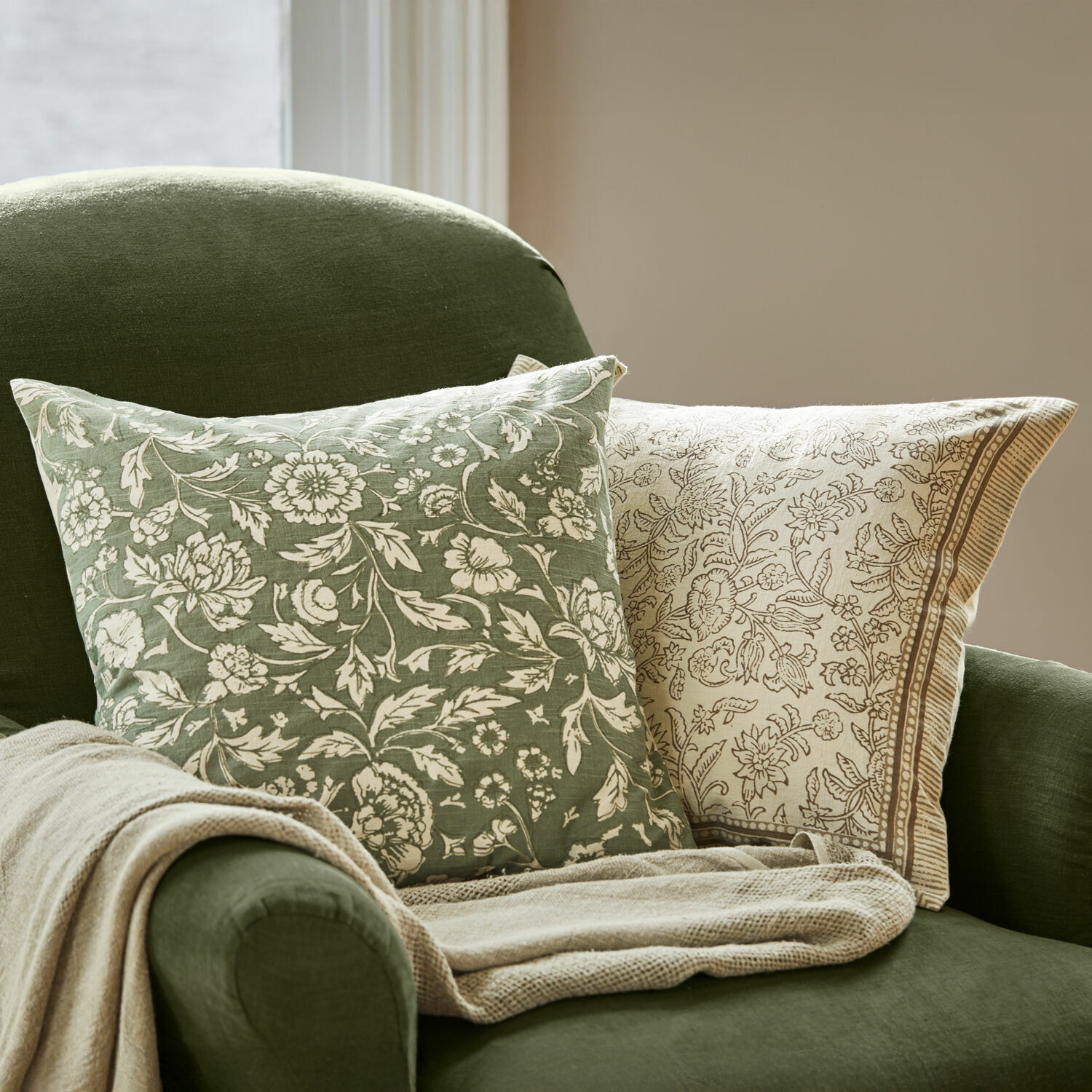 Set de 2 fundas de cojín Ovixal | verde/crema | Alto/Ancho aprox. 50/50 cm Set de 2 fundas de cojín Ovixal | verde/crema | Alto/Ancho aprox. 50/50 cm