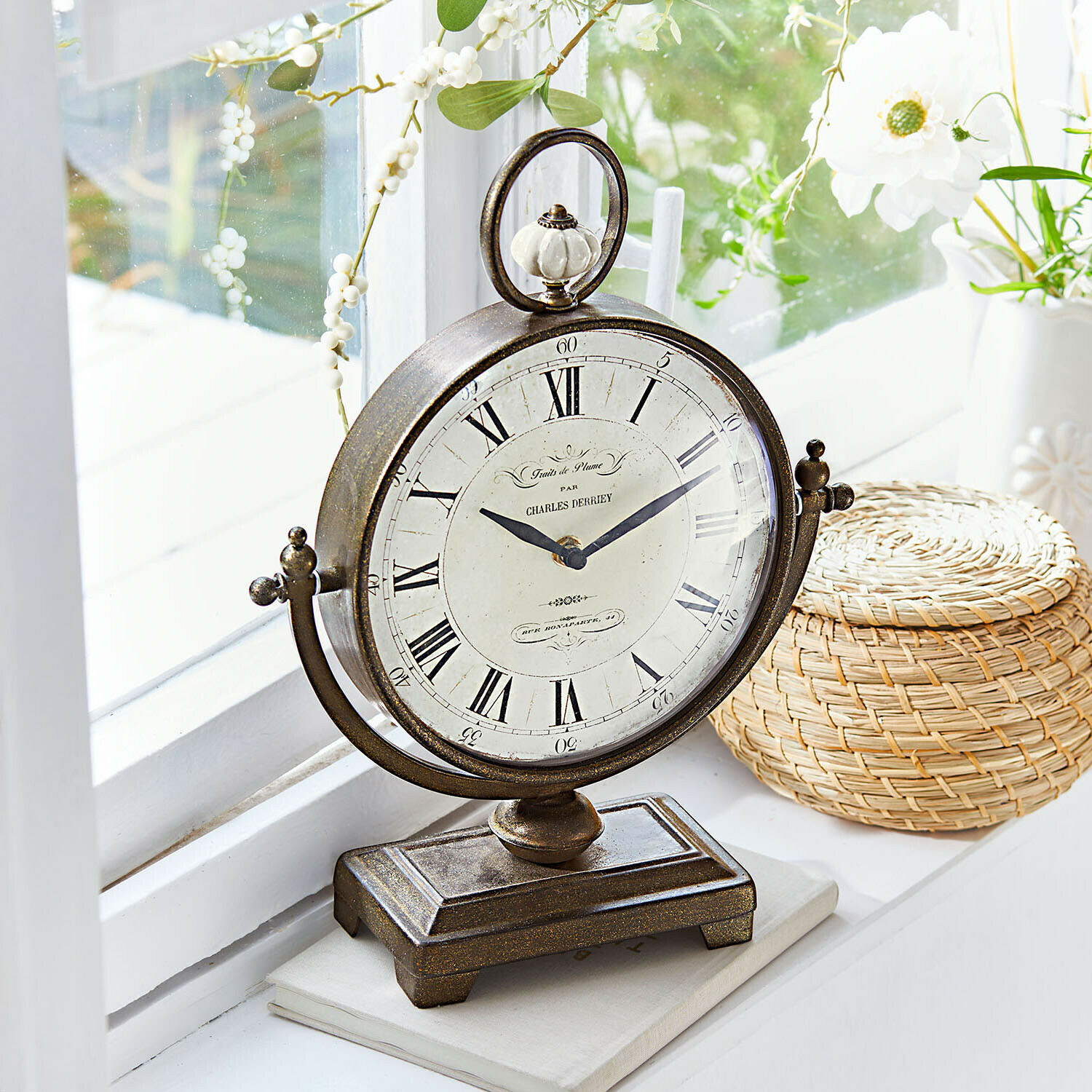 Uhr Norwick, Antikes Eisenfinish, Klassische römische Ziffern, Dekorative Keramik-Krone in antikbronze