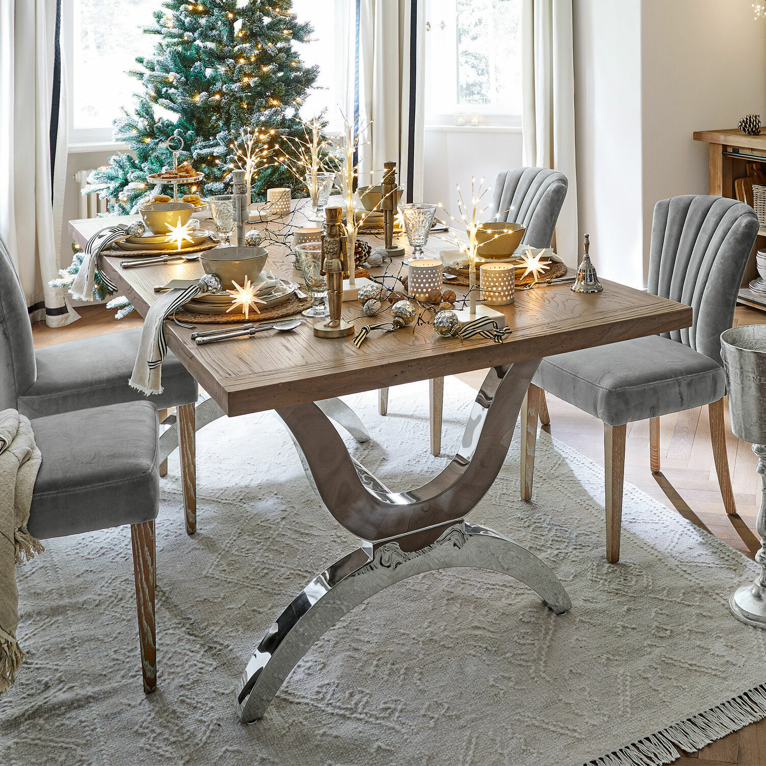 Table Grover, Plateau en orme massif, Pieds en inox brillant, Châssis imposant en acier brillant en argenté/marron