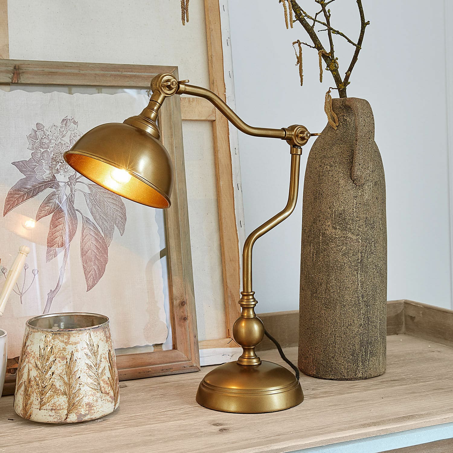 Tischlampe Harrowden, Antikmessing-Finish, Flexible Lichtausrichtung, Nostalgisches Design in antikmessing