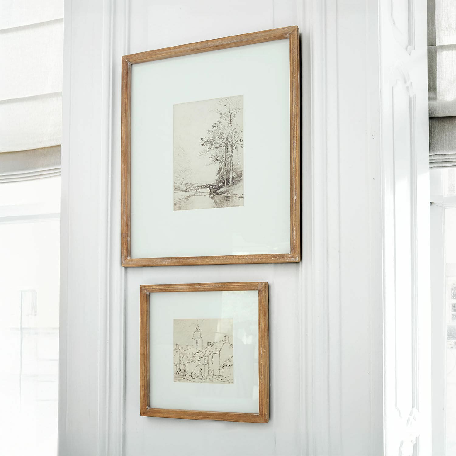 Afbeelding set van 2 Juvarel, Kunstprints die uniek zijn in hun soort, Ingelijst in een passe-partout, Tijdloze motieven in bruin/wit