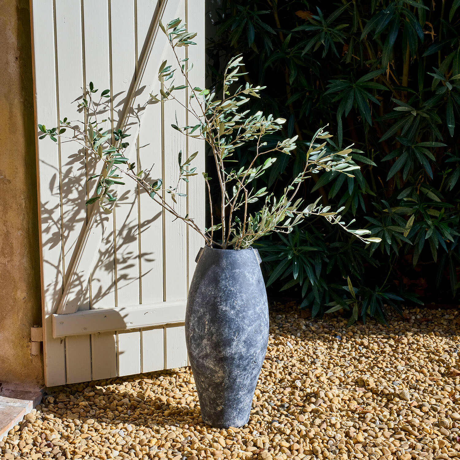 Loberon Wazon Tarenti, Terakota, Duża wysokość, Z czarnym postarzanym wykończeniem in antyczna czerń