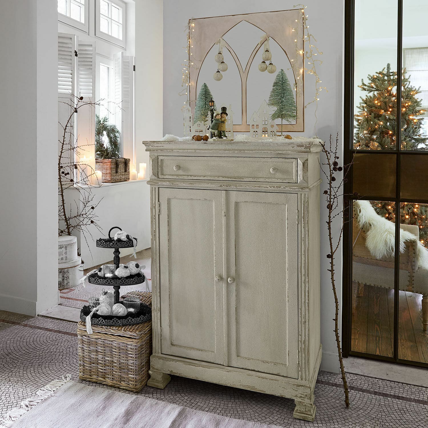 Etagere Garnette, Mattes, sandiges Finish, Aufwendig, filigranes Dekor, Ideal für saisonale Dekoration in antikgrau