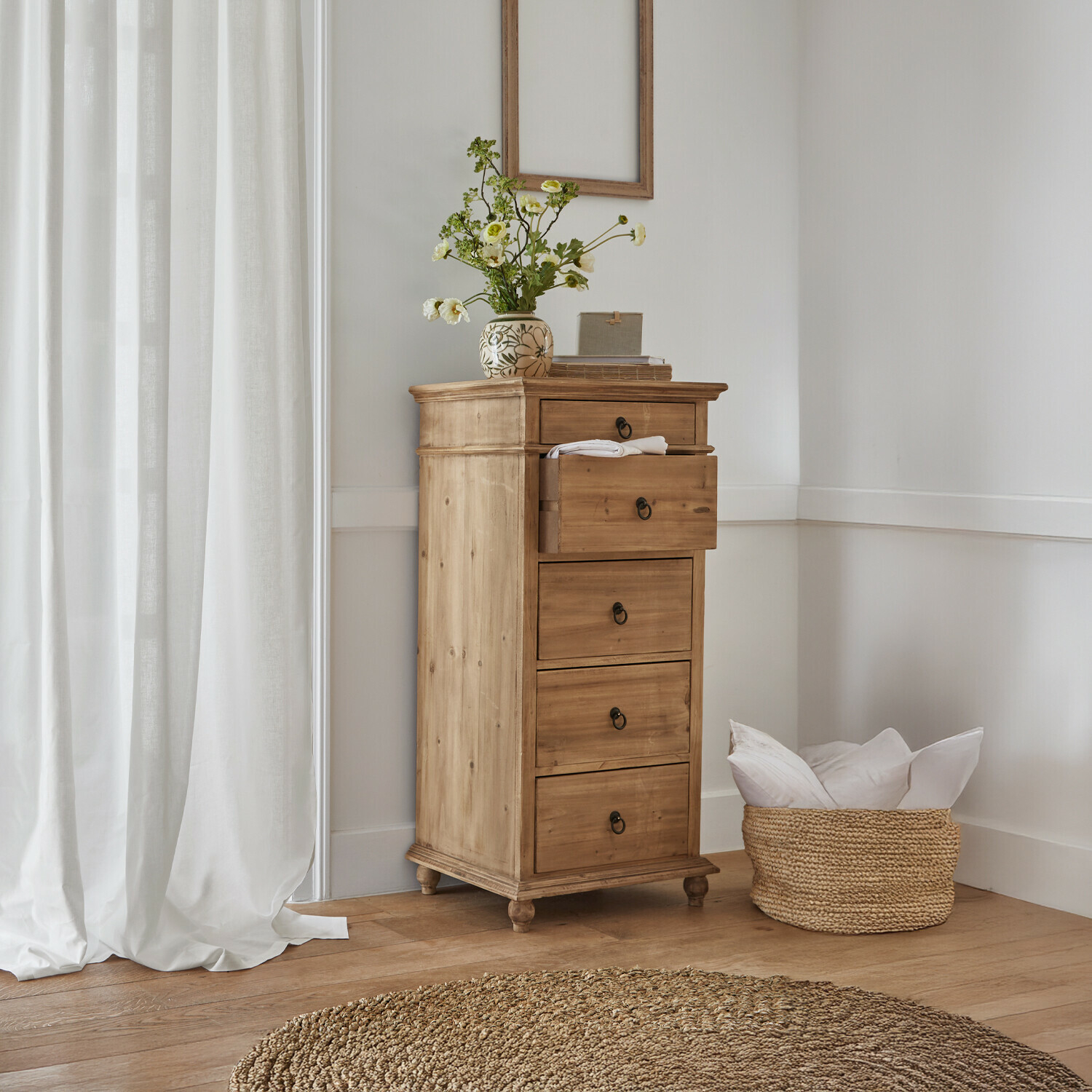 Commode Yewbridge, Bois laissé au naturel, Très beau veinage, Cinq tiroirs spacieux en marron
