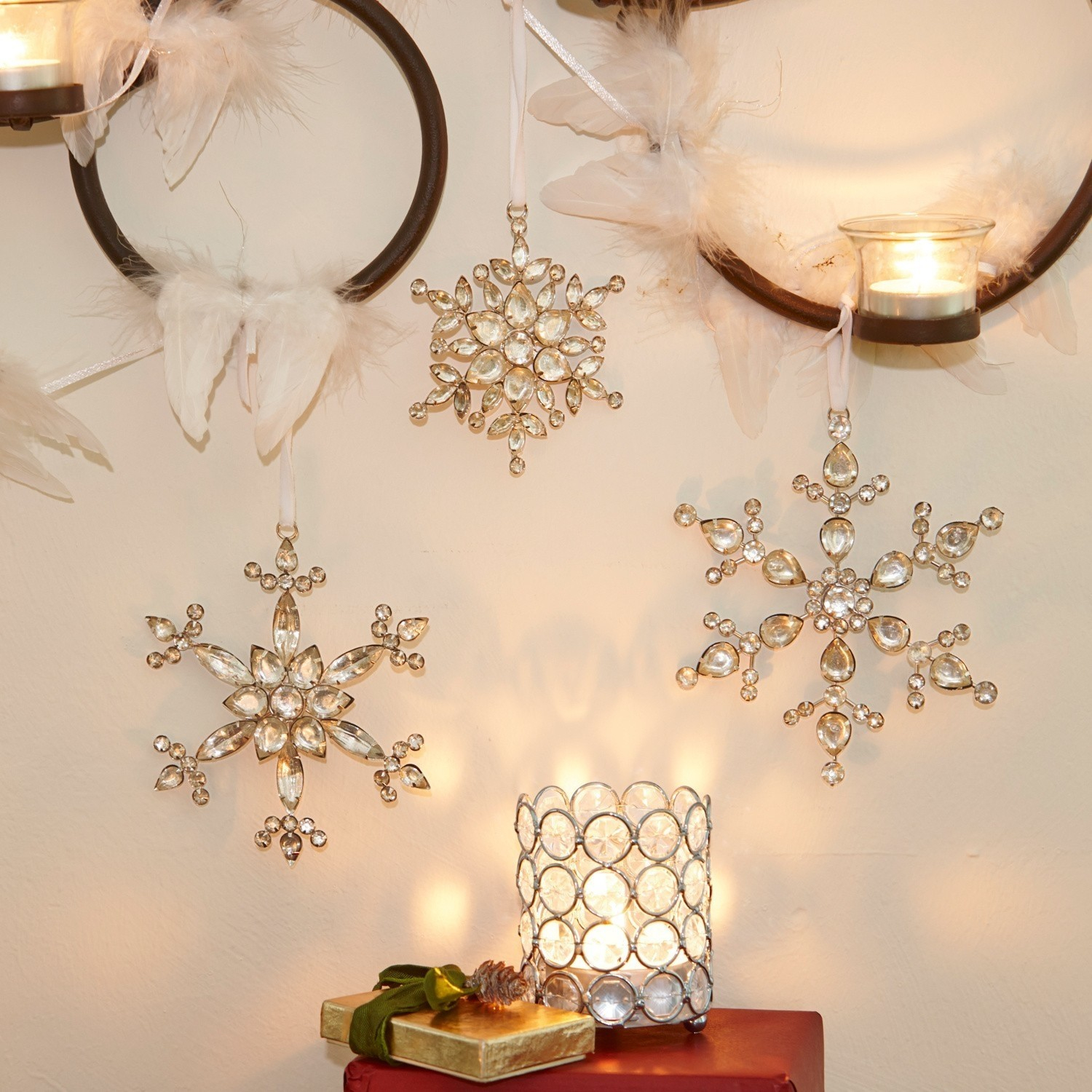 Lot de 3 décorations de Noël Selia, De magnifiques flocons brillants, Fabrication artisanale, Lot comprenant trois formes différentes en argenté