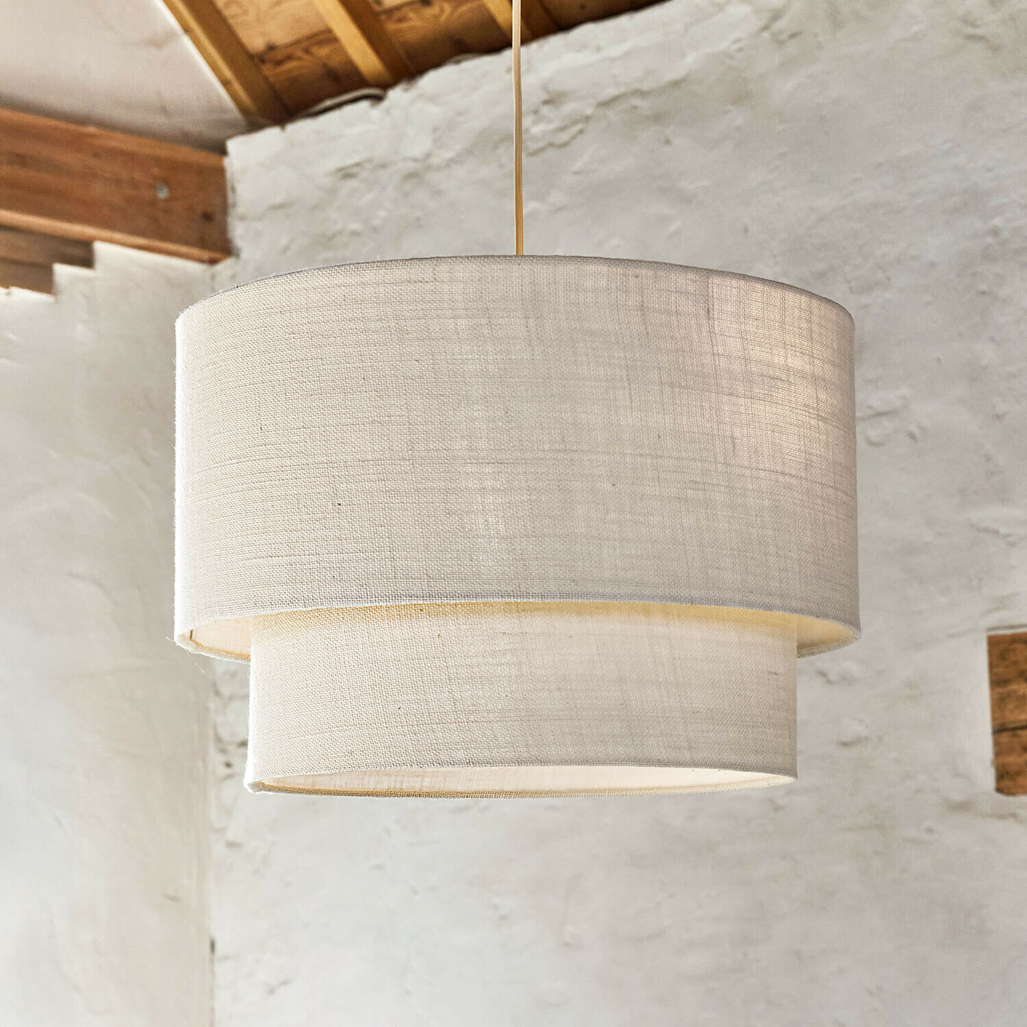 Hanglamp Ylvora, Kap van jute, Dubbellaagse kap, Zorgt voor rust in de ruimte in beige