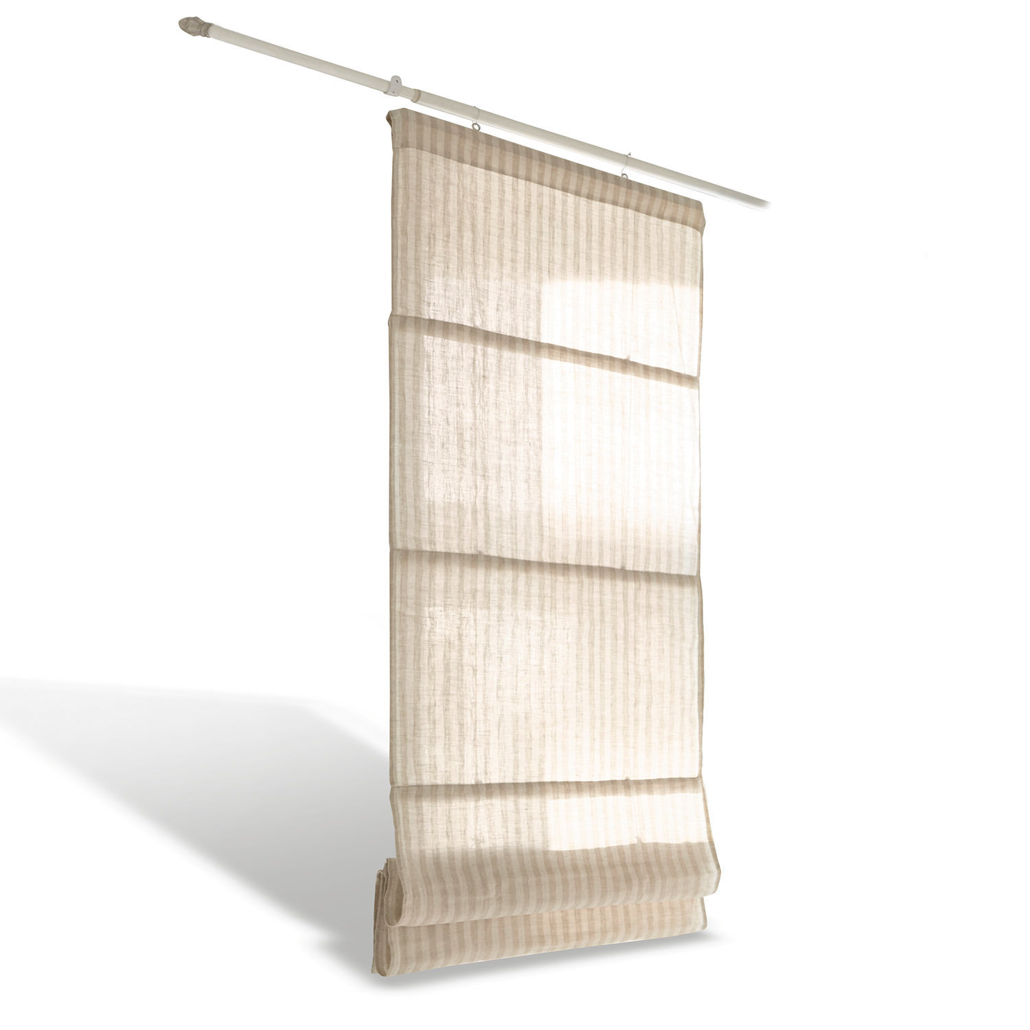 Beige römischer Stoffrollo mit feinem Streifenmuster aus leichtem Material für Fensterdekoration