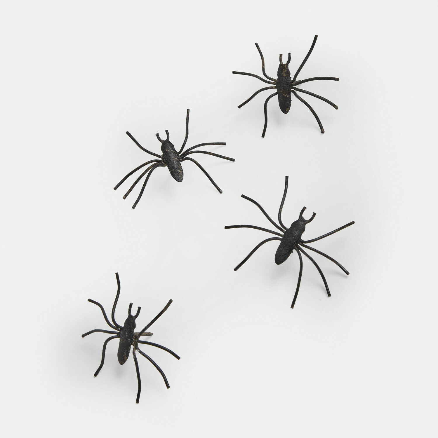 Deko-Pin 4er Set Gwynetha Vier schwarze Metallspinnen-Dekorationen auf weißem Hintergrund, Halloween-Deko