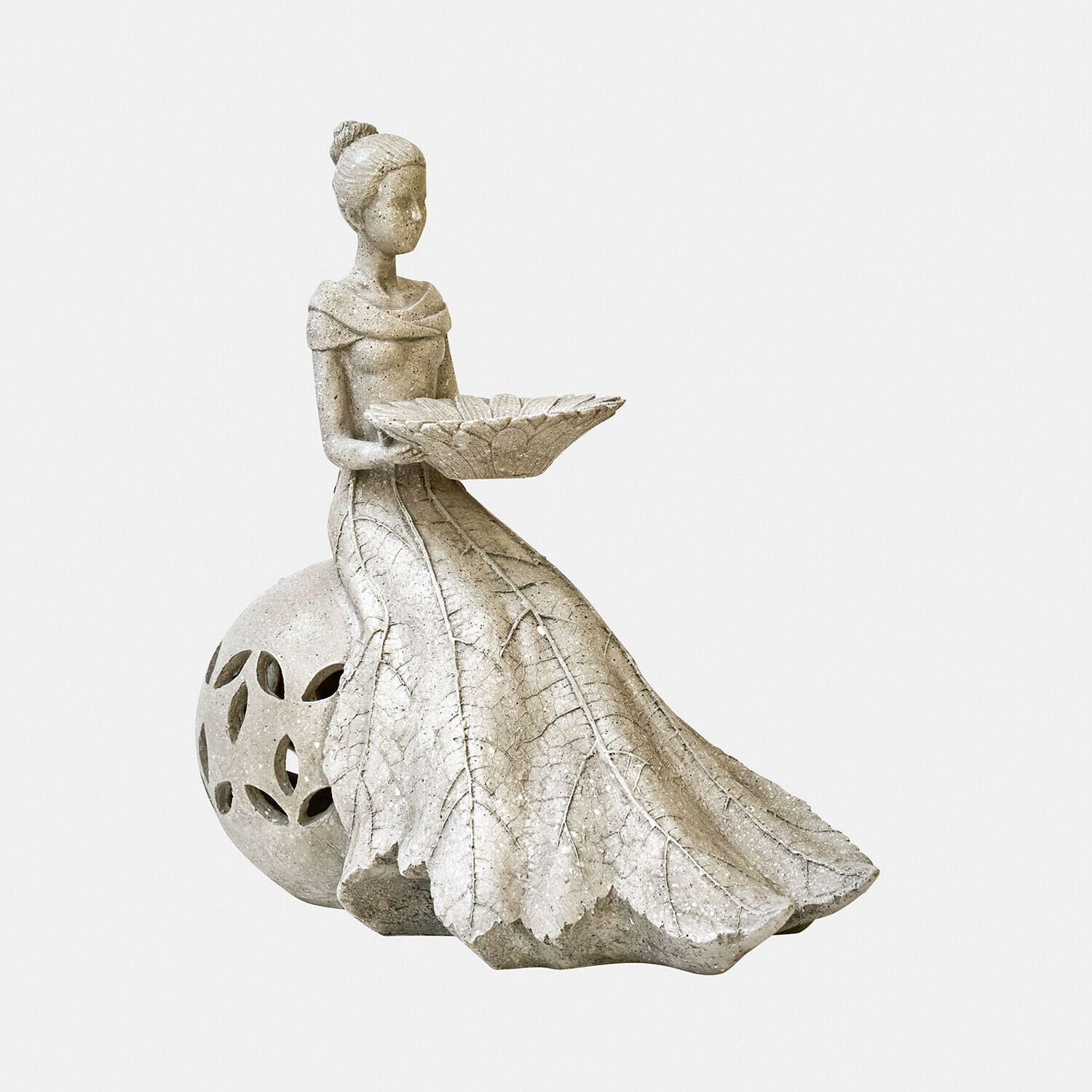 Steinfigur einer Frau in grauem Blattkleid mit Schale, dekorative Gartenskulptur