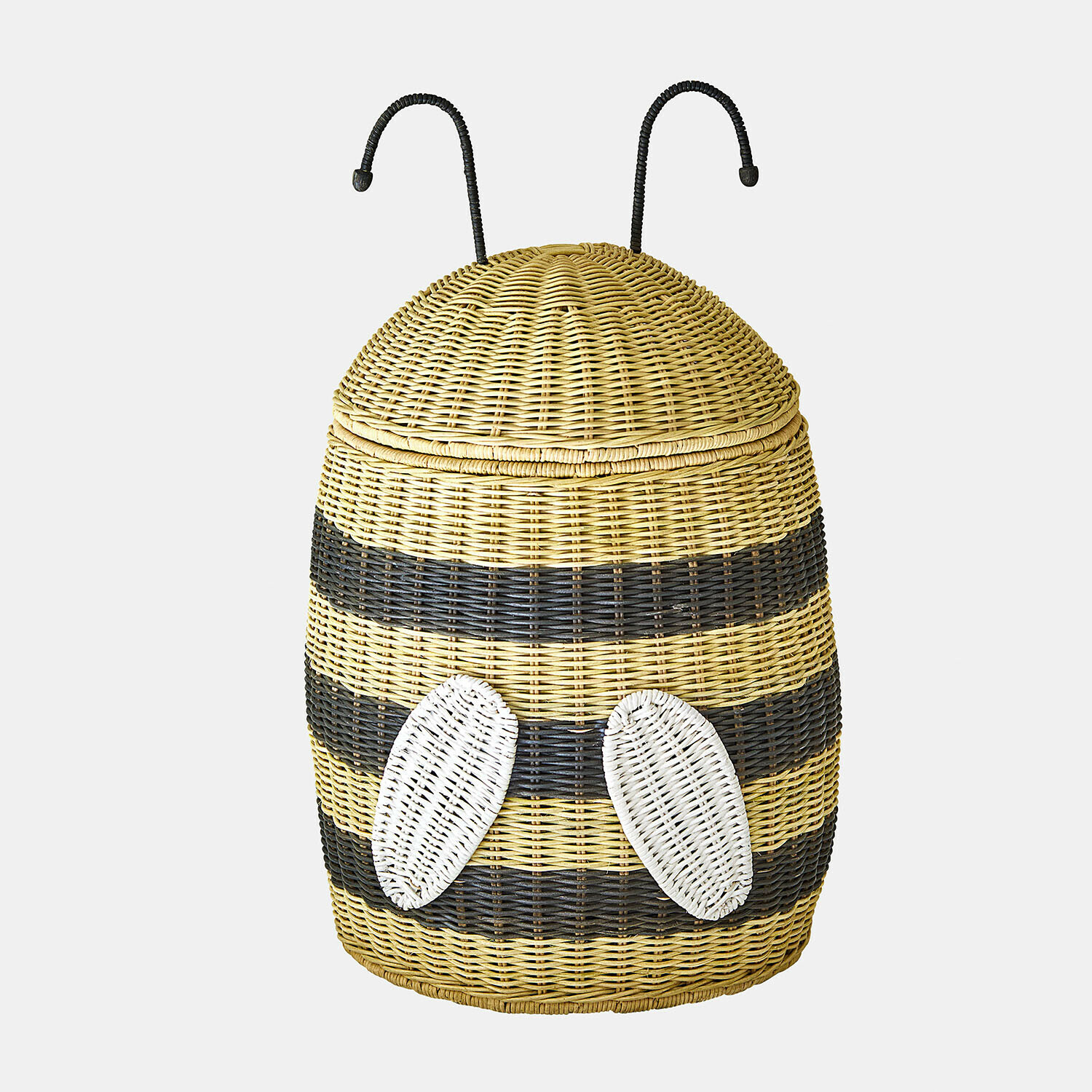 Rattankorb in Bienenform mit gelb-schwarzen Streifen, weißen Flügeln und schwarzen Fühlern