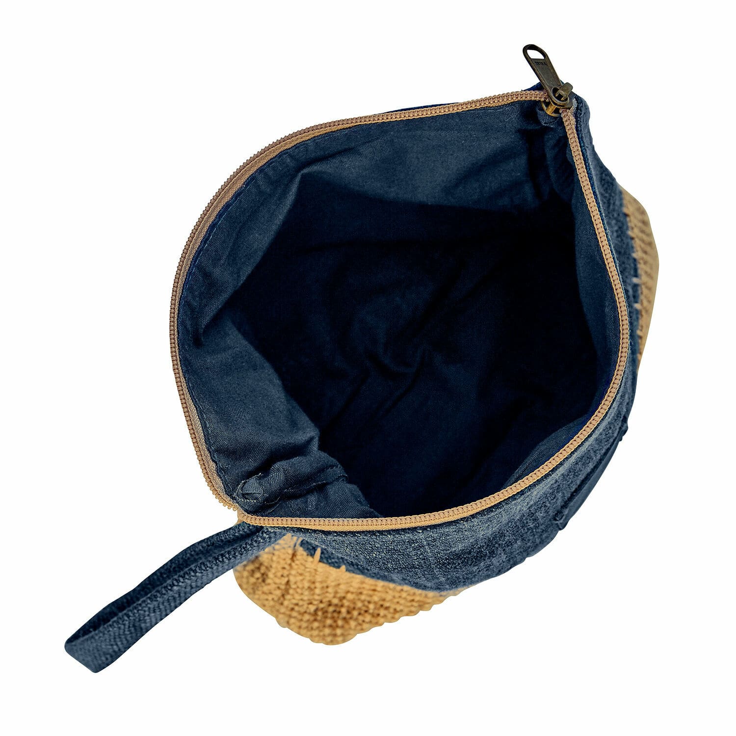 Kosmetiktasche aus blauem Stoff und beigem Flechtmaterial mit Reißverschluss