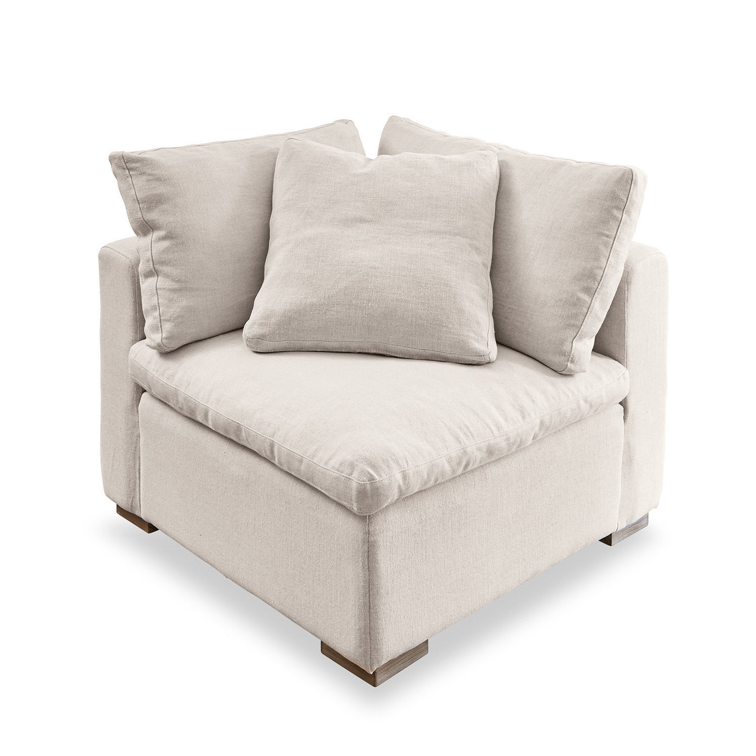 Sessel Bennington Corner Ecksofa aus hellem beigem Stoff mit weichen Kissen und Holzfüßen für gemütliches Wohnen