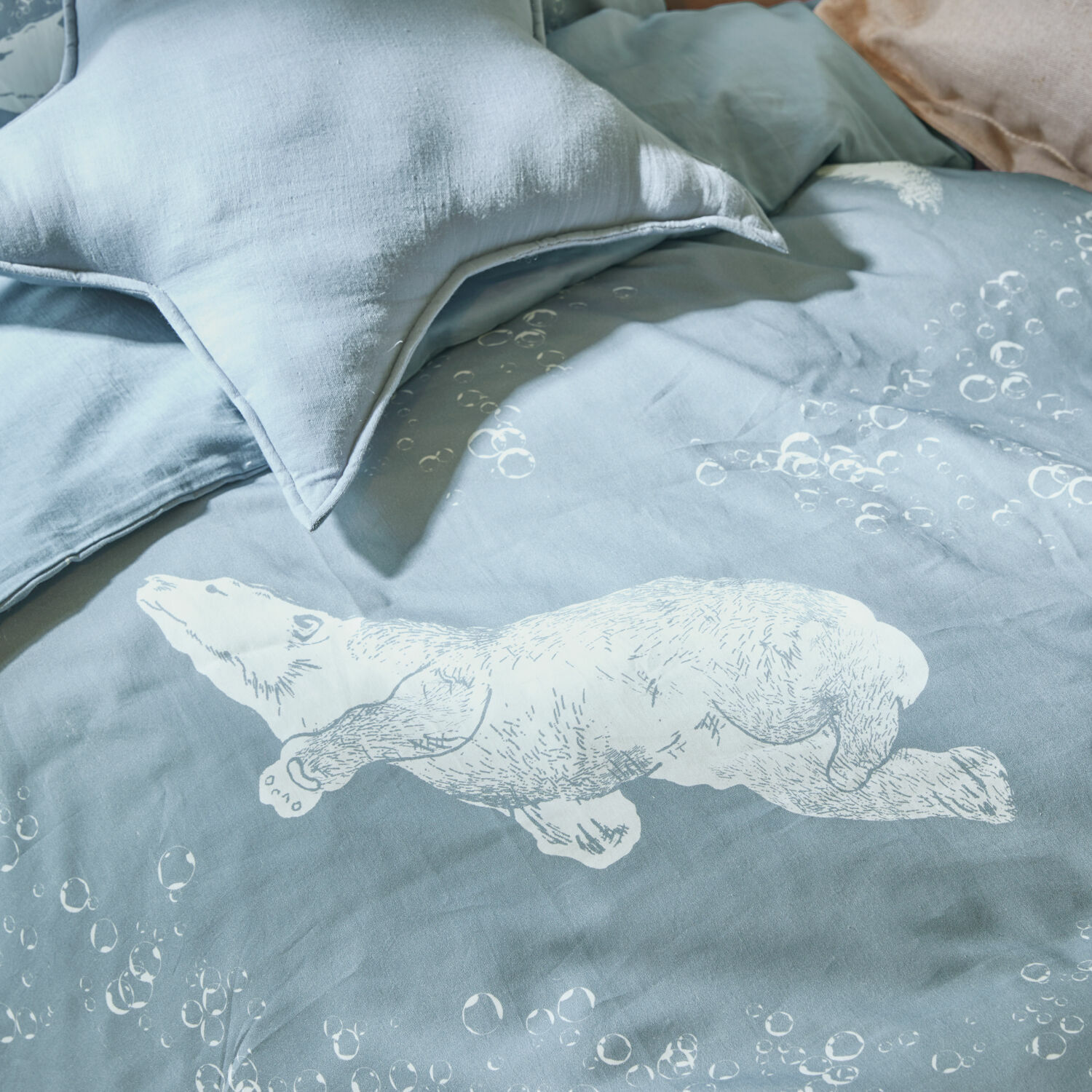 Blaue Baumwollbettwäsche mit weißem Eisbär- und Blasenmotiv, weich und dekorativ für Schlafzimmer
