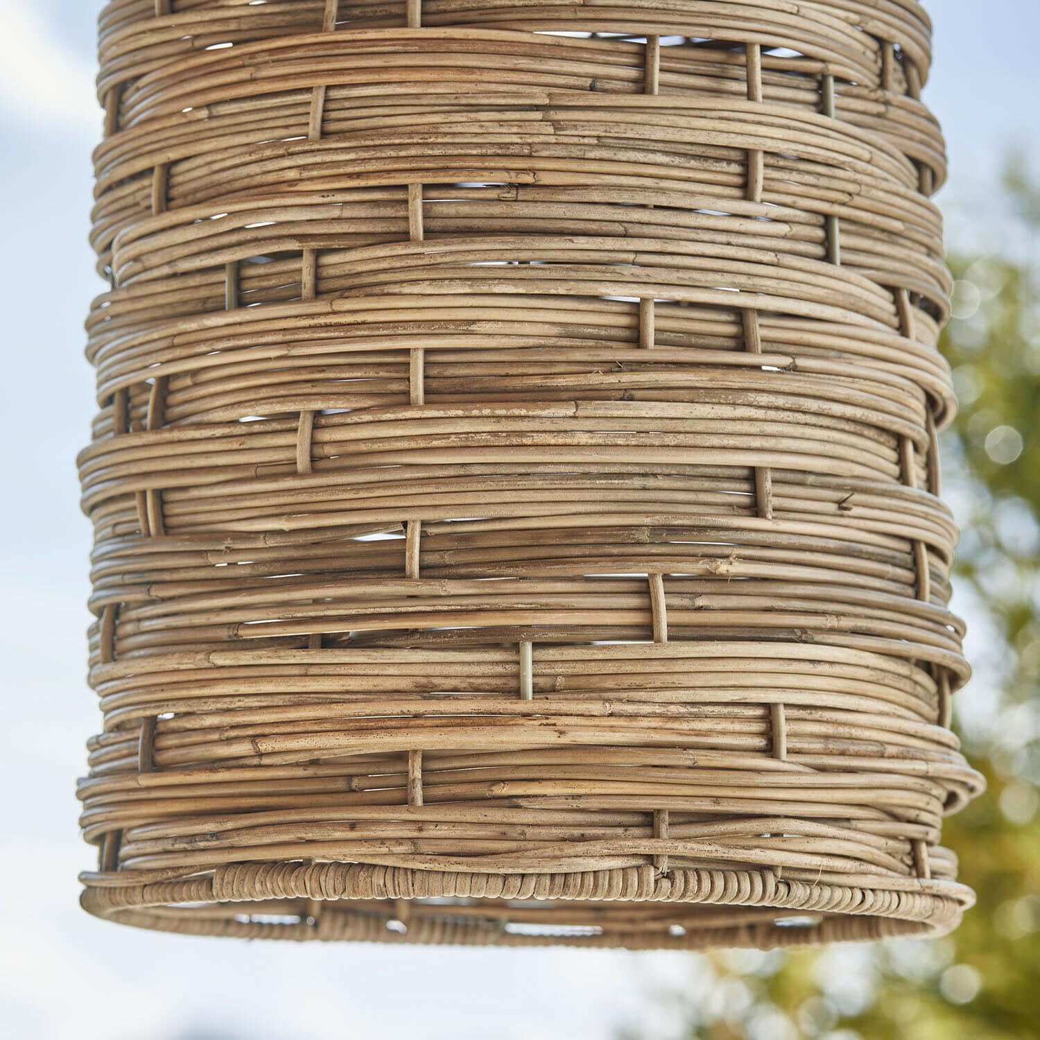 Natürlicher Lampenschirm aus beigefarbenem Rattan, ideal für Hängeleuchten und Wohnraumdeko