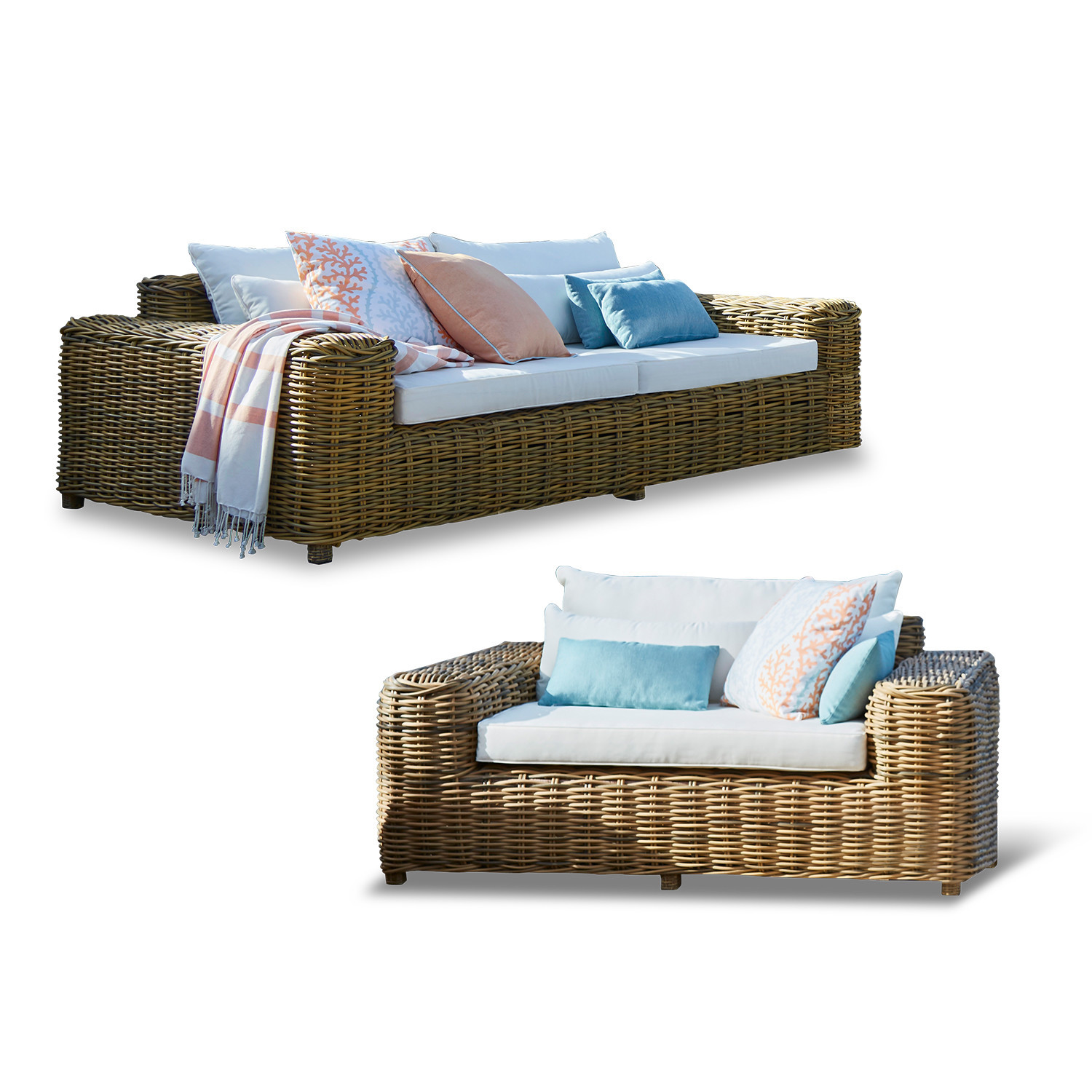 Sitzgruppe Camas Outdoor-Sitzgruppe aus natürlichem Rattan mit weißen Polstern und bunten Kissenbezügen