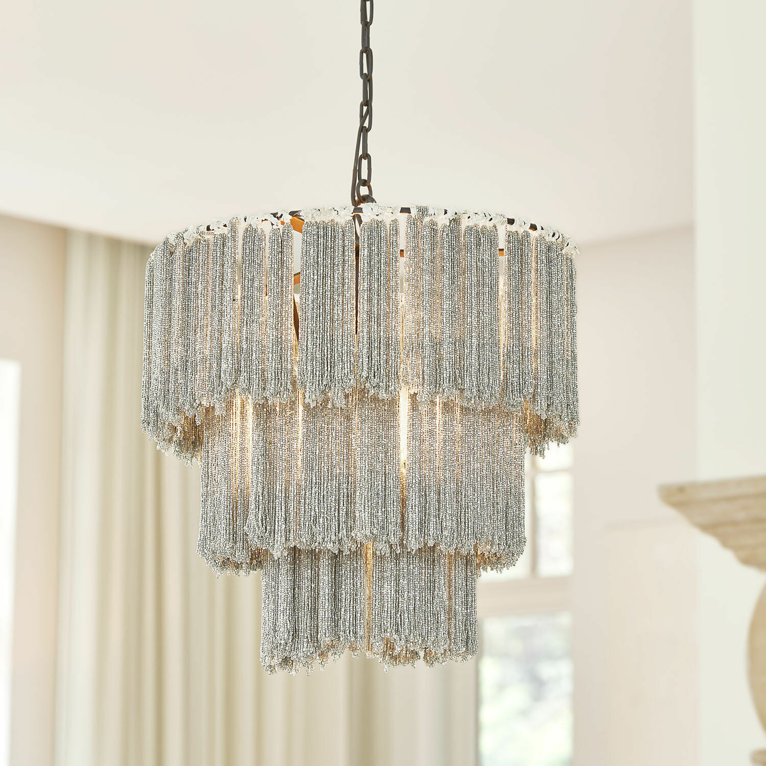 Leuchter Ivry-la-Rivière Hängender Kronleuchter mit silbernen Metallfransen im Vintage-Stil für Wohnzimmer
