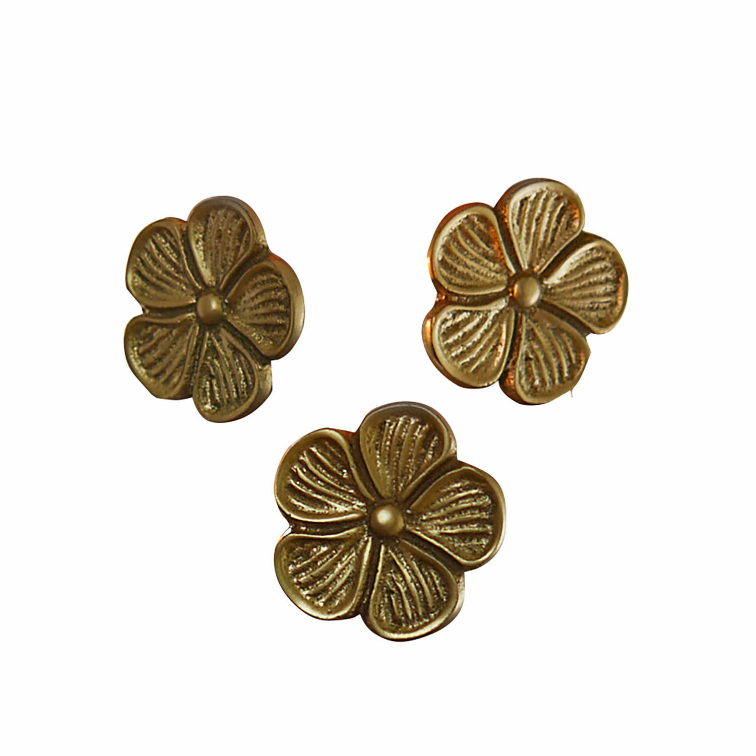 Drei goldfarbene Metall-Möbelknöpfe in Blumenform zur Dekoration und Möbelrenovierung