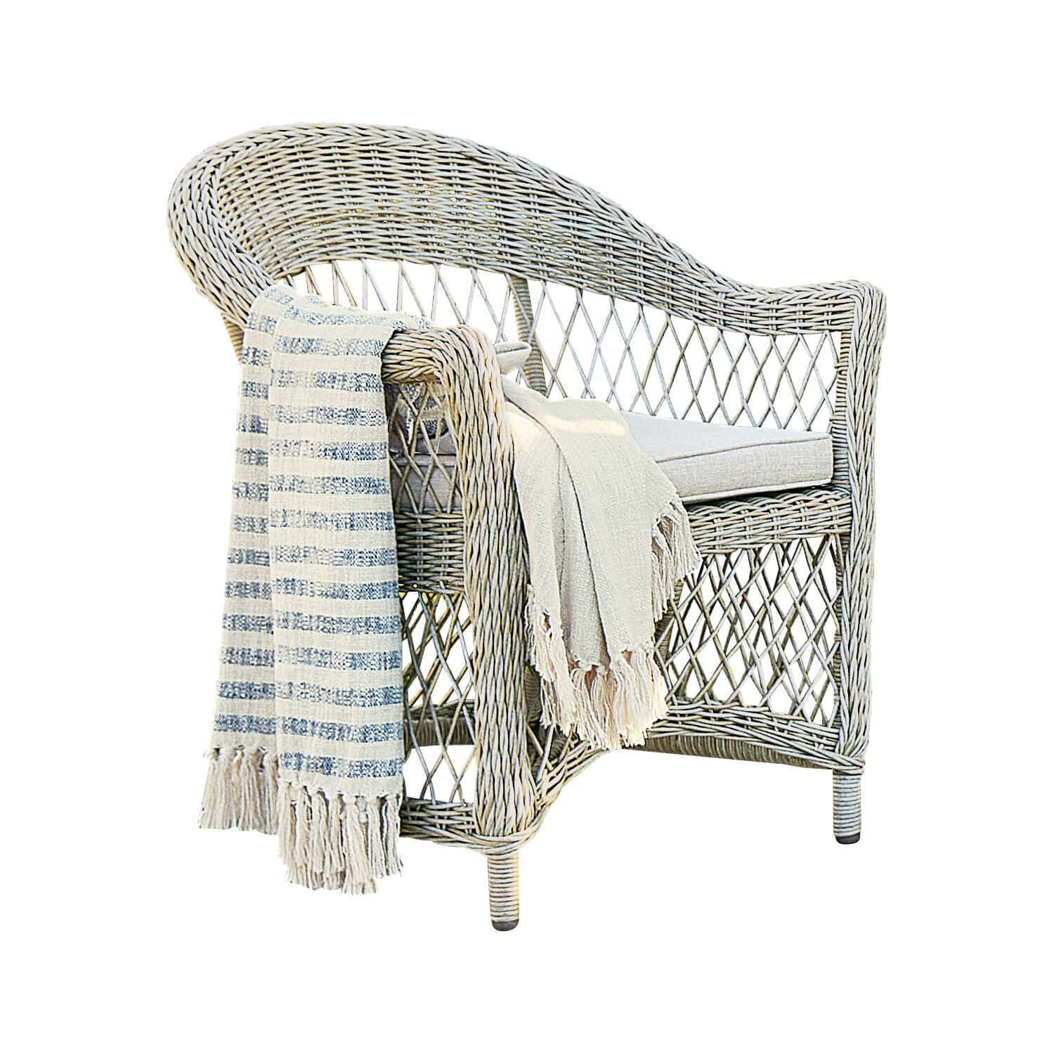 Sessel Lézardrieux Heller Rattansessel mit Polster und zwei Decken, gemütliches Möbelstück für Wohn- und Gartenbereich