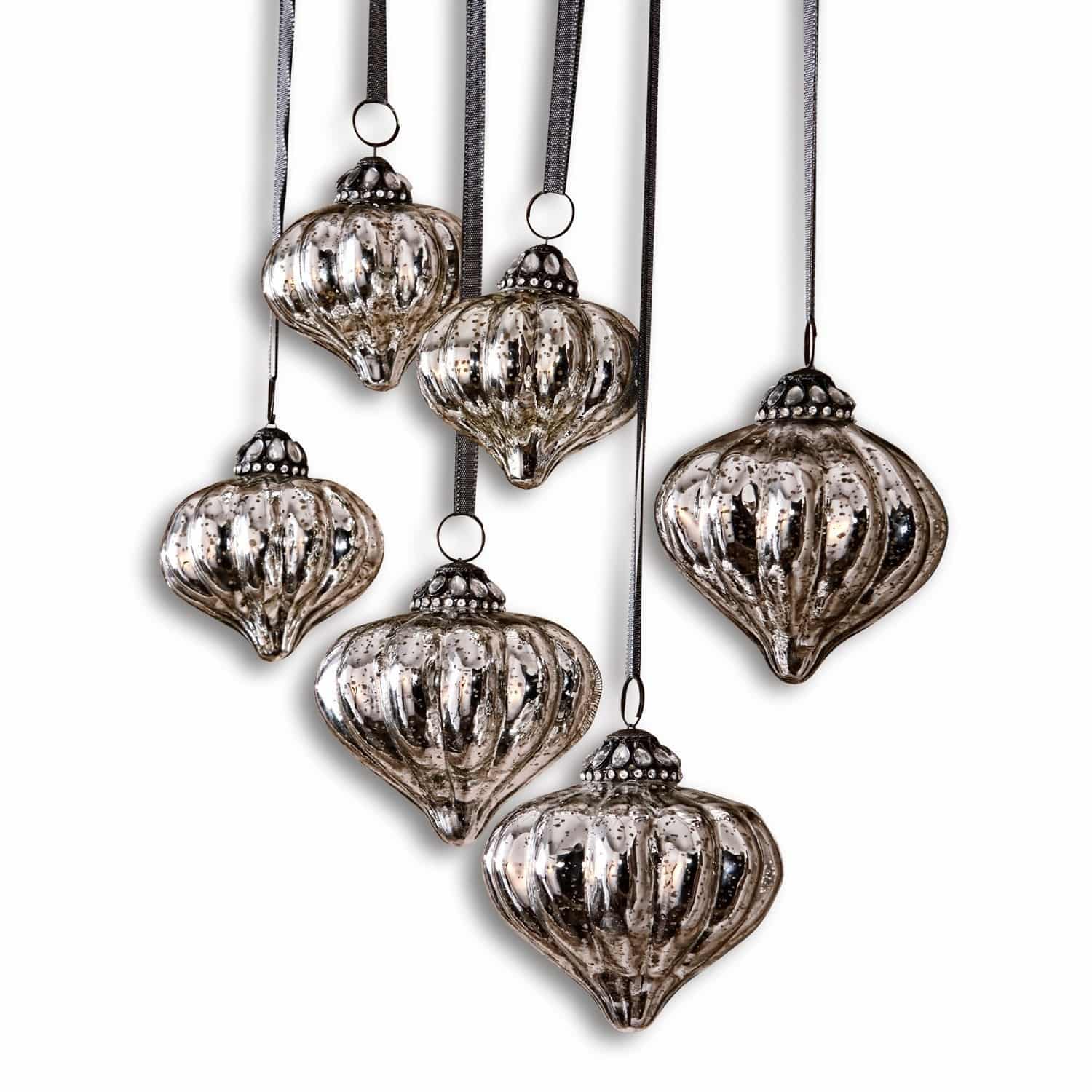 Weihnachtsschmuck 6er Set Lauranne Set aus sechs silbernen Glas-Weihnachtsanhängern mit schwarzen Bändern zum Aufhängen