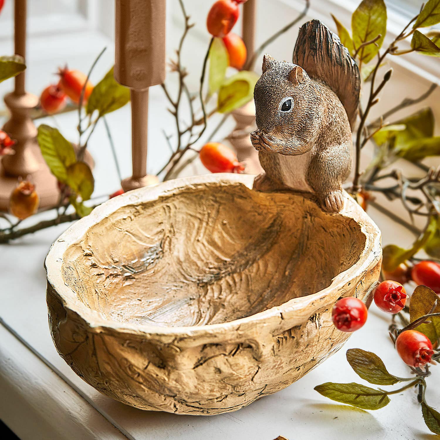 Deko-Schale Orinell Dekorative beige Schale aus Kunstharz mit Eichhörnchenfigur, Tisch- und Wohnaccessoire