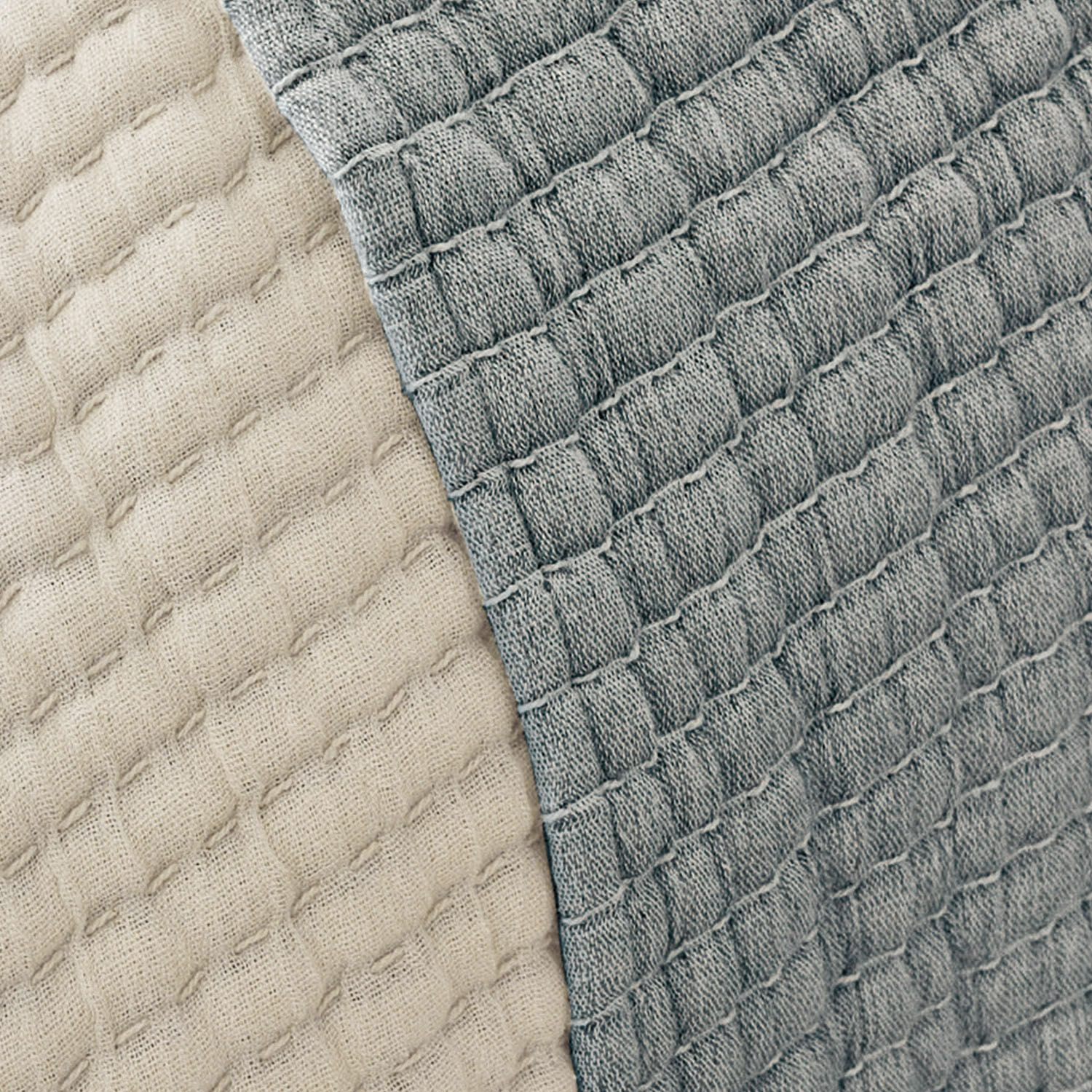 Wendbarer, gesteppter Baumwollstoff in Beige und Grau für Wohntextilien