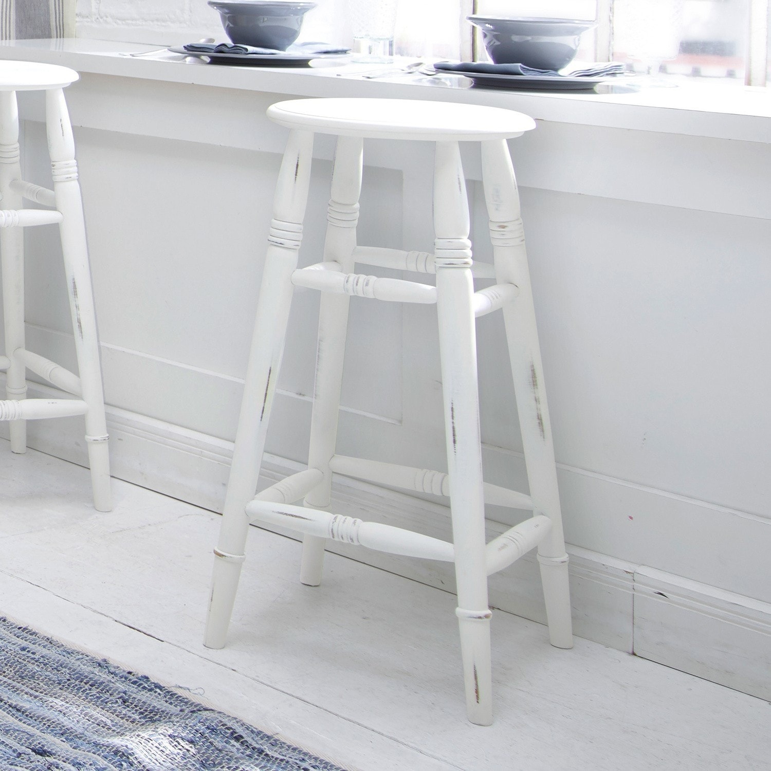 Weißer Holz-Barhocker mit Shabby-Chic-Effekt für Küche oder Esszimmer