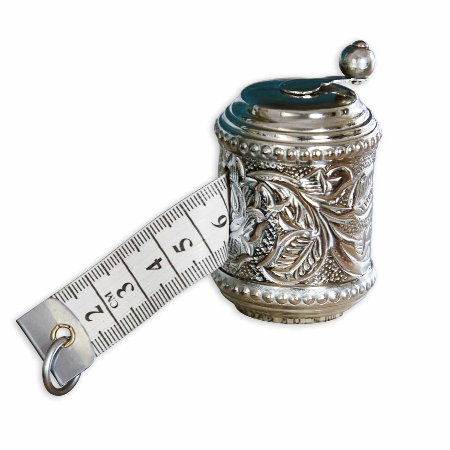 Maßband Mètre Silberne Metallmaßband mit dekorativem Muster und weißem Maßband bis 6 cm Länge