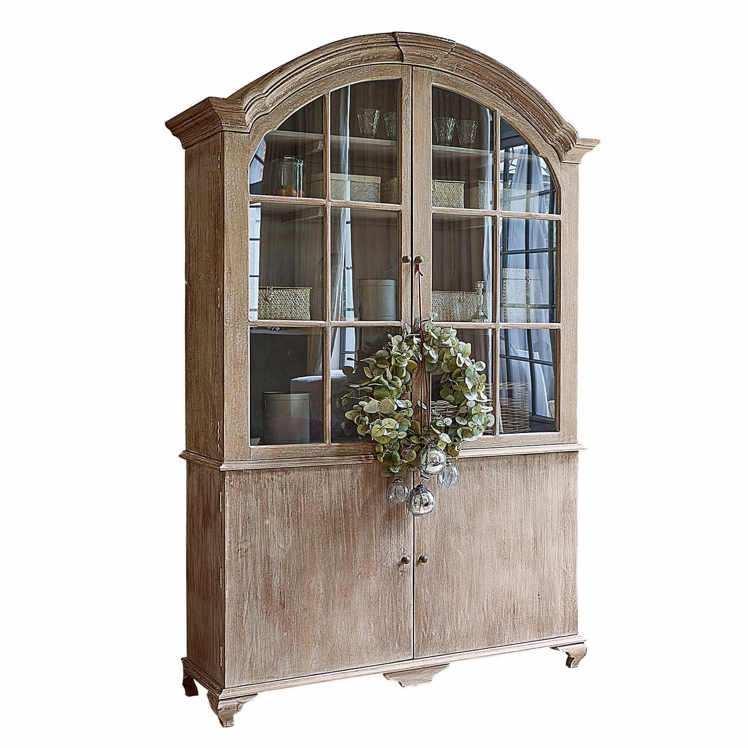Schrank Périmonde Holzvitrine mit Glastüren und dekorativem Kranz in natürlicher Holzfarbe